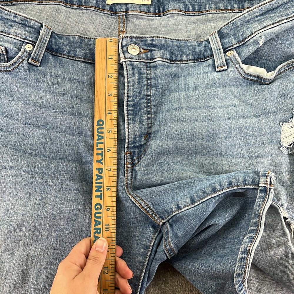 Levis Blue Jean Shorts Mid Length Distressed Womens 22W - Picture 4 of 7